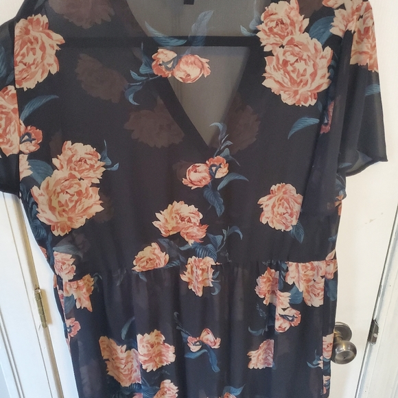 Torrid Floral Top - Picture 4 of 5